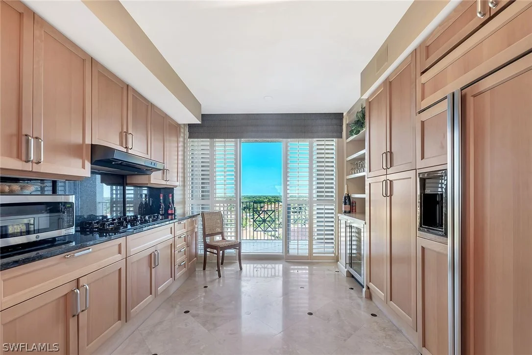 Photo of Unit 1002 at 6597 Nicholas Boulevard