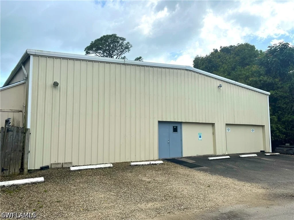Photo of 2250 North Road