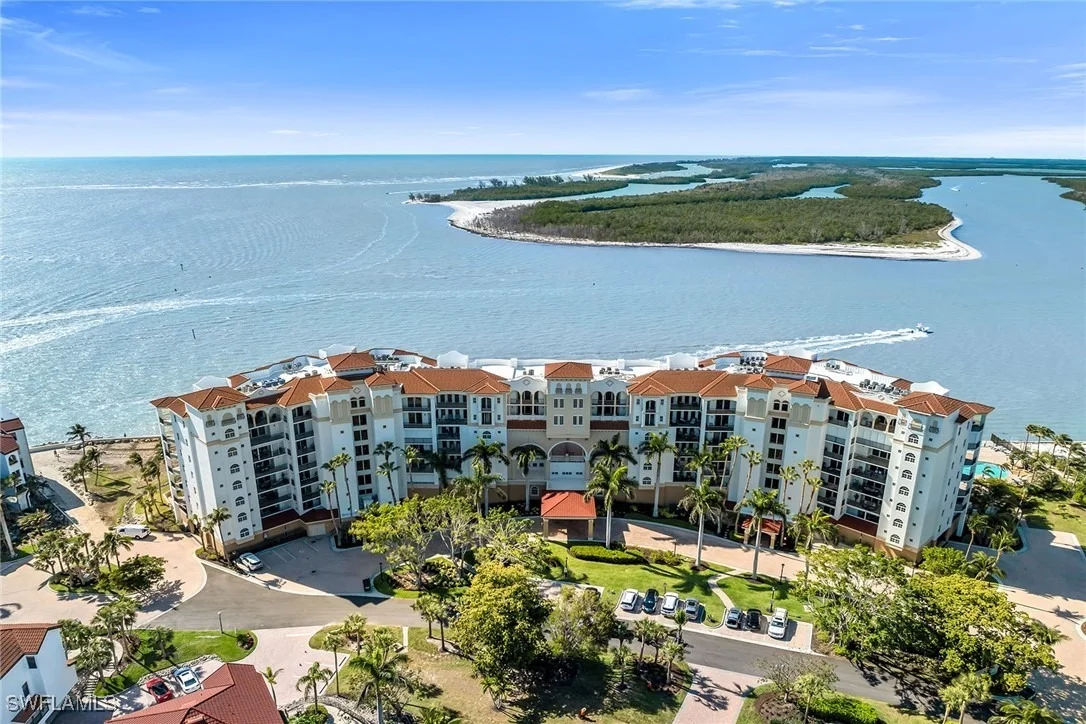 Photo of Unit 306 at 700 La Peninsula Boulevard