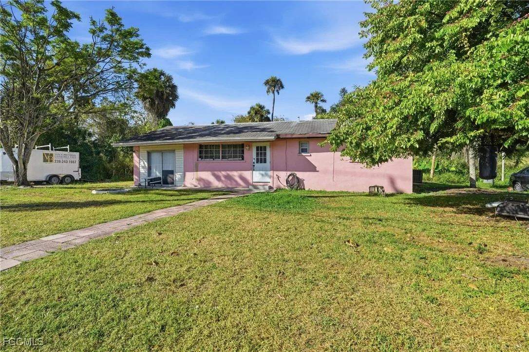 Photo of 829 N Bridge Street