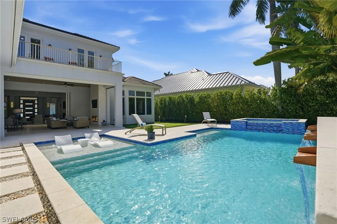 Photo of 725 Harbour Drive