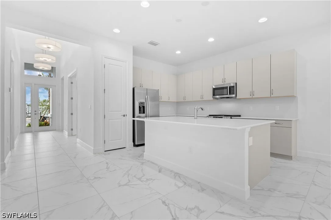Photo of 2589 Kingfisher Drive
