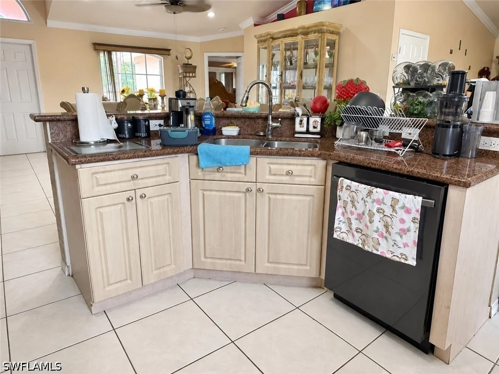 Photo of 4775 Everglades Boulevard N