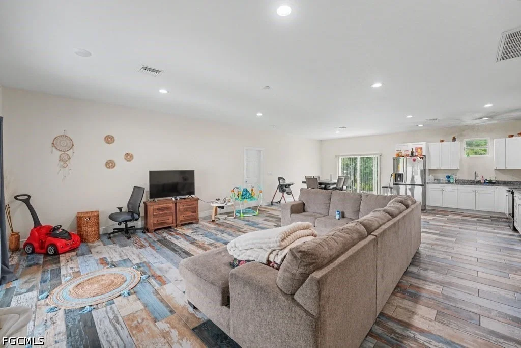 Photo of 8006 Oakleaf Circle