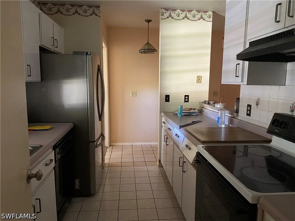 Photo of 4014 N Edgewater Circle