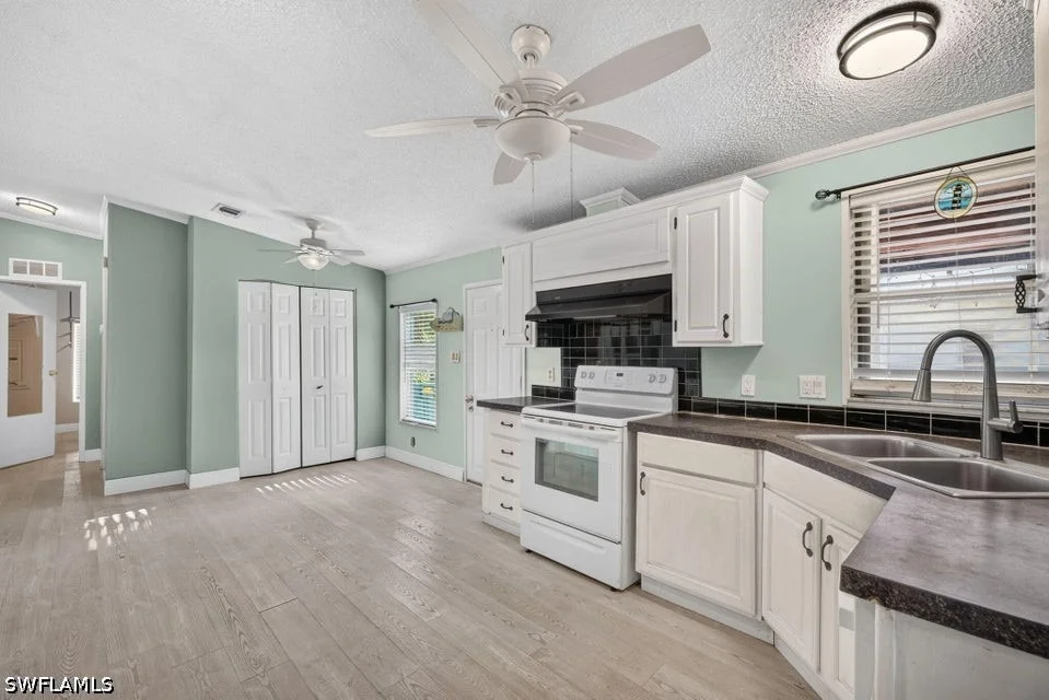 Photo of 656 Palm Avenue