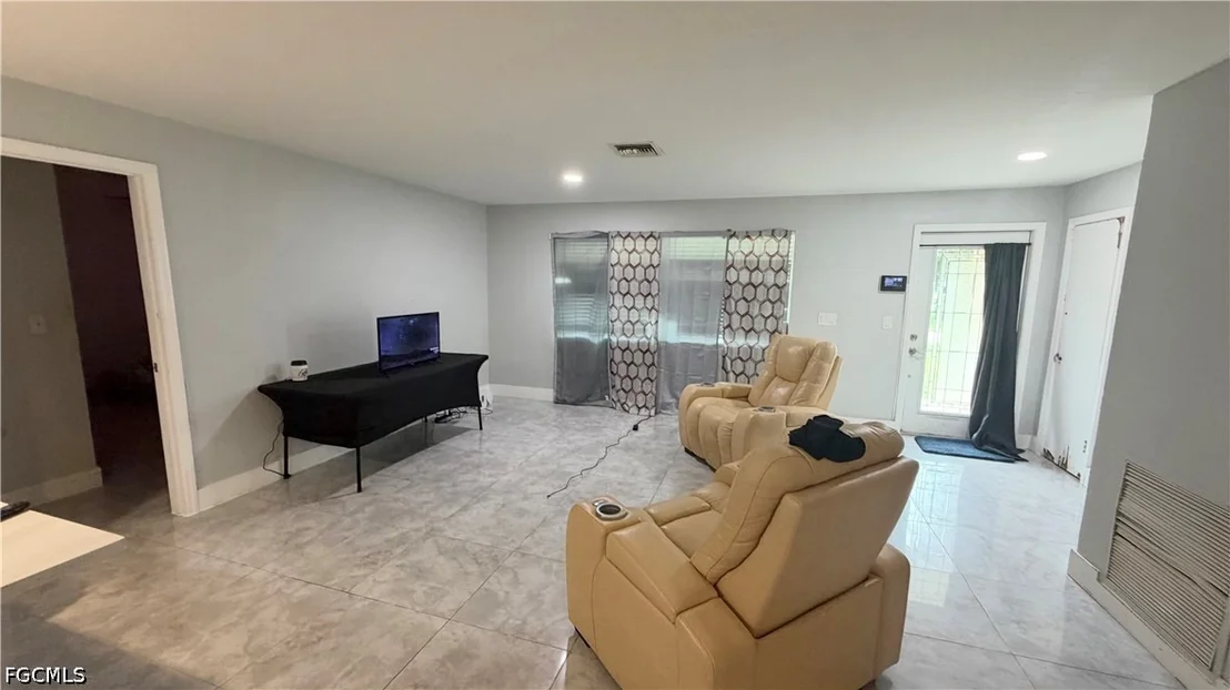 Photo of 1004 E Jersey Road