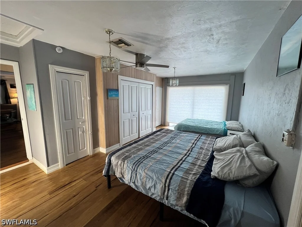 Photo of 690 95th Avenue N