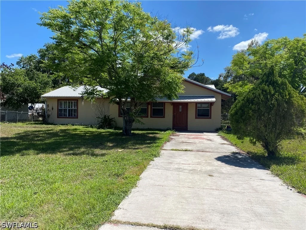 Photo of 4014 N Edgewater Circle
