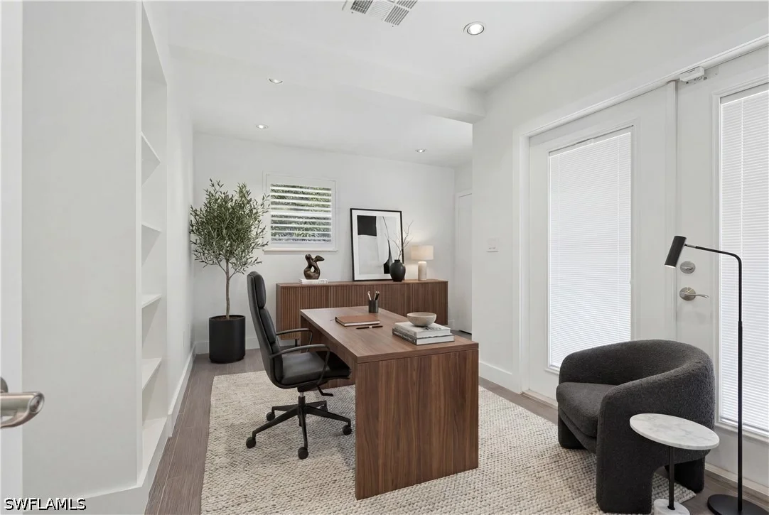 Photo of 150 Logan Boulevard N