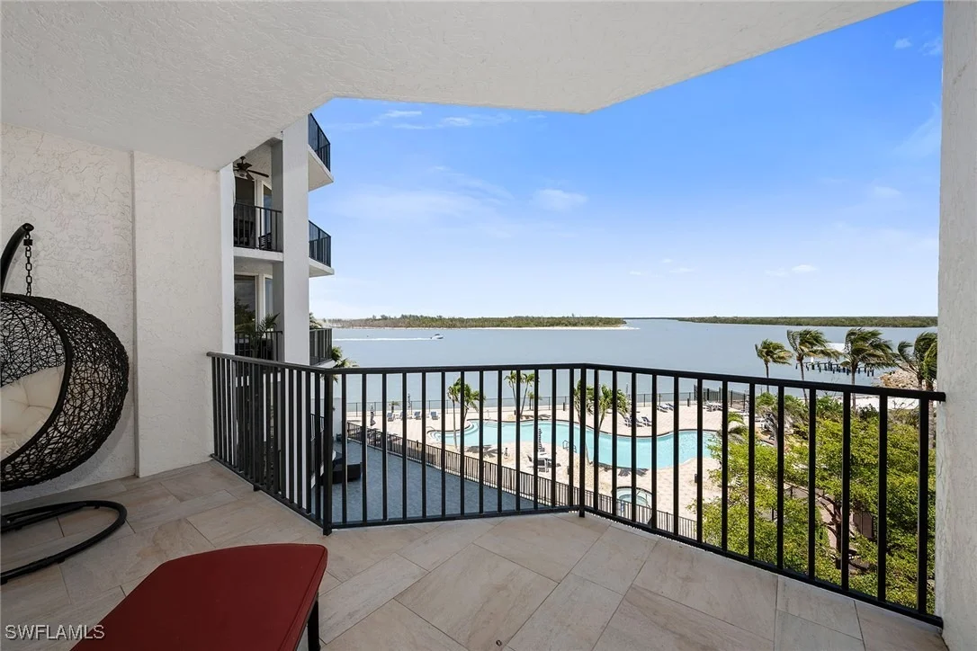 Photo of Unit 306 at 700 La Peninsula Boulevard