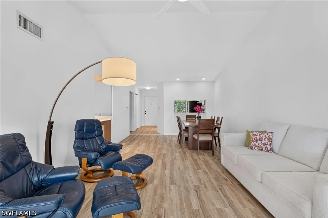 Photo of Unit 7 at 909 Augusta Boulevard