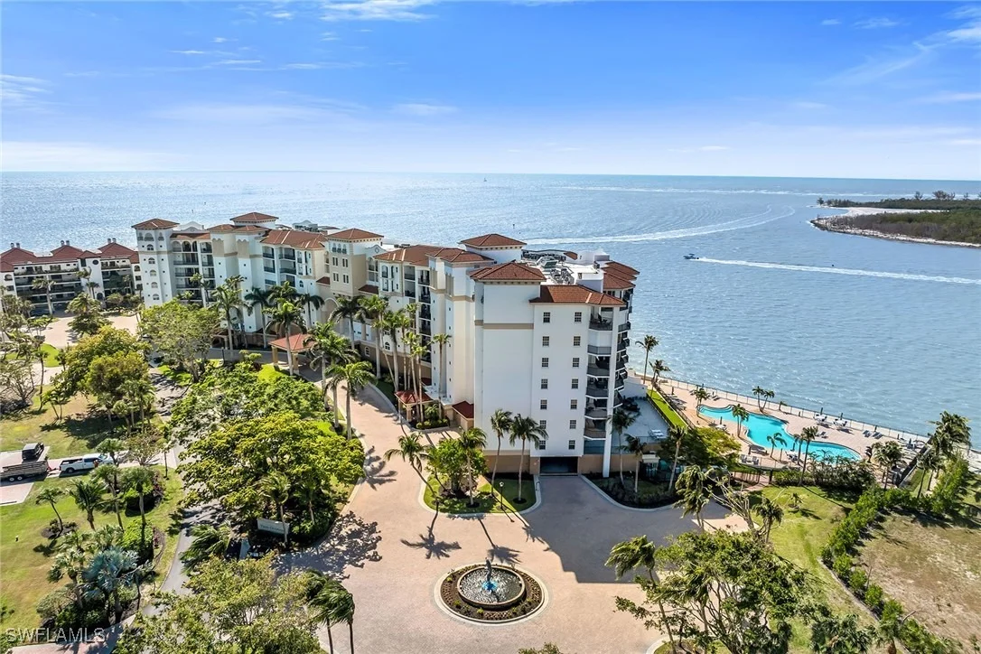 Photo of Unit 306 at 700 La Peninsula Boulevard