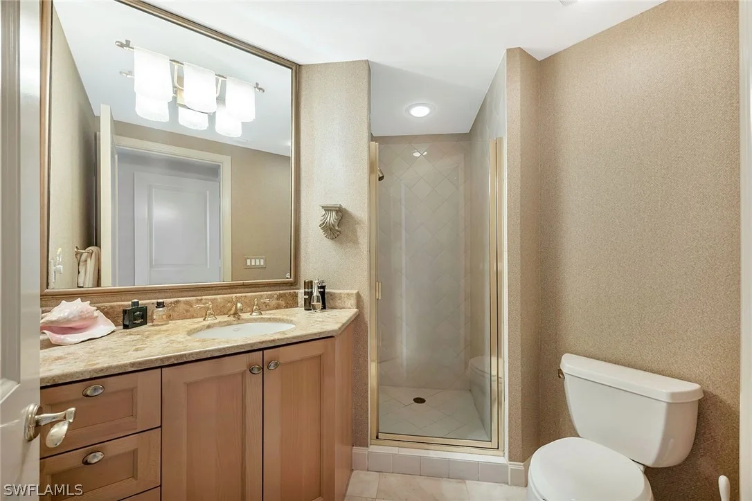 Photo of Unit 1002 at 6597 Nicholas Boulevard