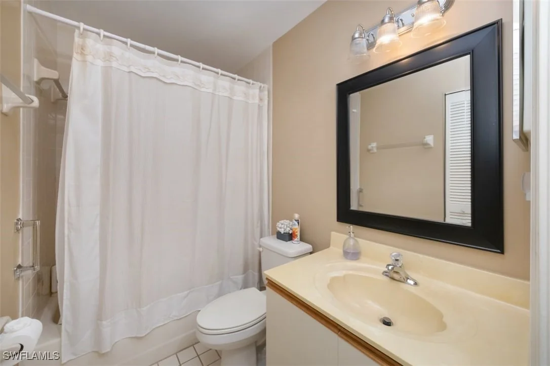 Photo of Unit B306 at 5965 Bloomfield Circle