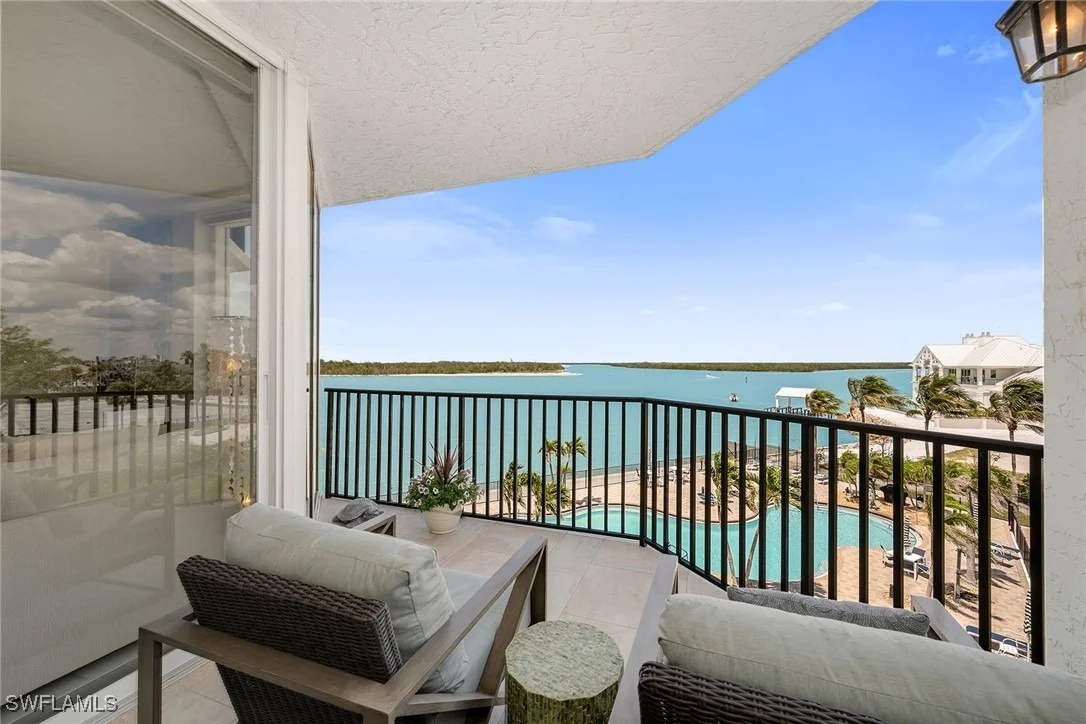 Photo of Unit 306 at 700 La Peninsula Boulevard