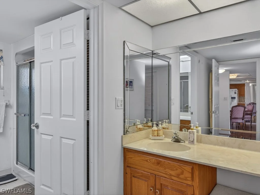 Photo of Unit 206 at 413 Augusta Boulevard