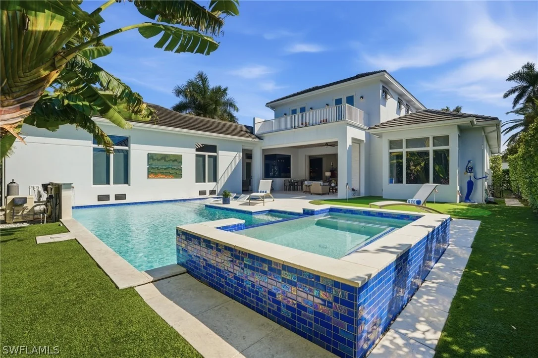 Photo of 725 Harbour Drive
