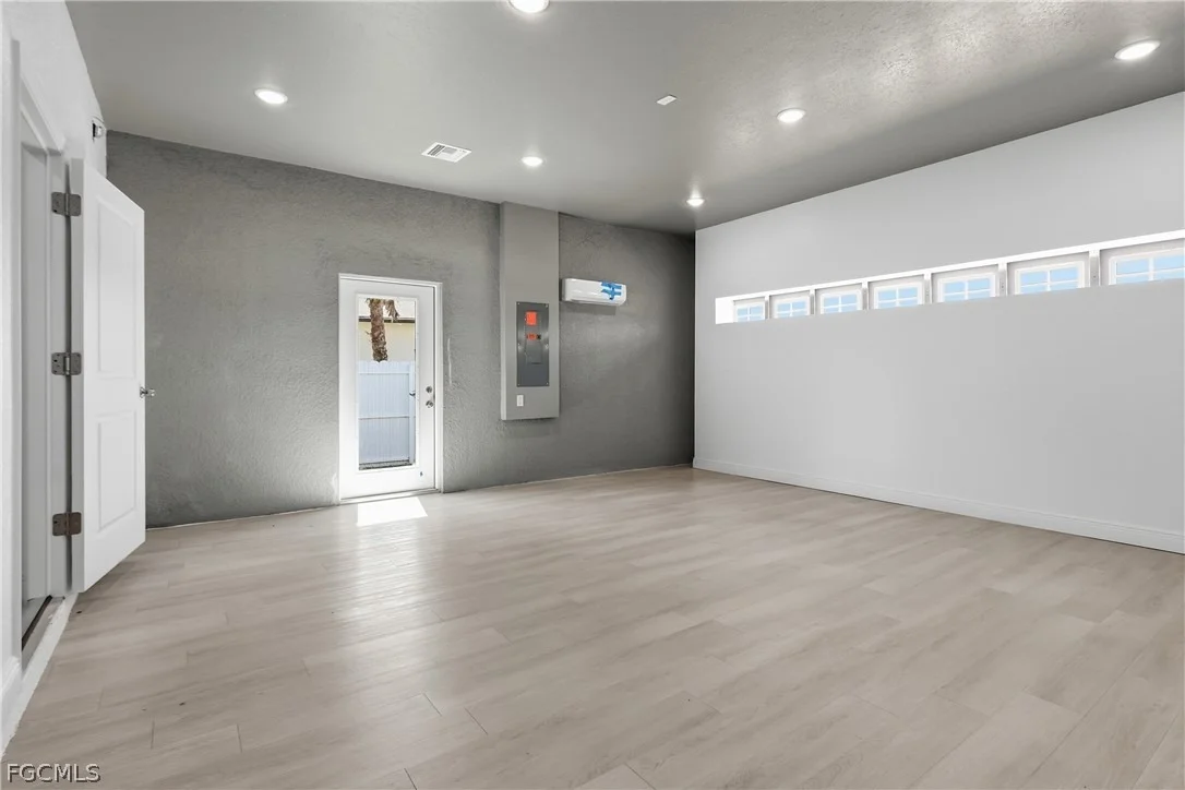 Photo of 1300 E BUCKNELL Lane