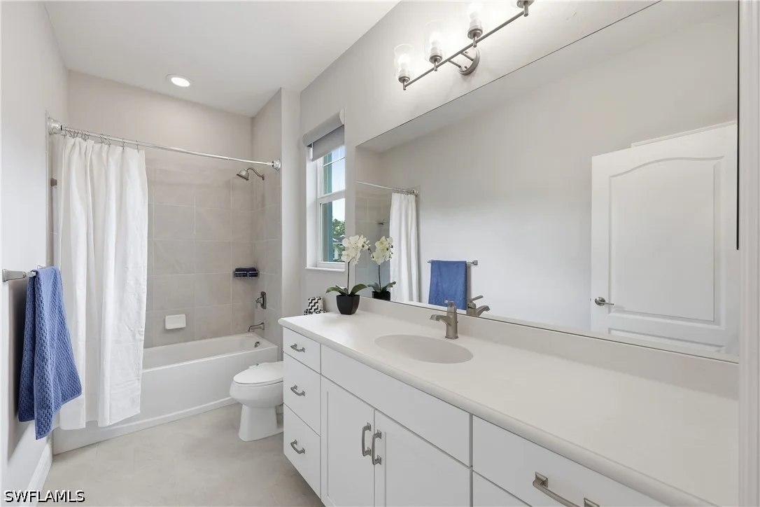 Photo of Unit 908 at 6966 Avalon Circle