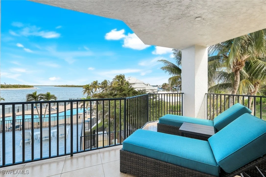 Photo of Unit 206 at 700 La Peninsula Boulevard