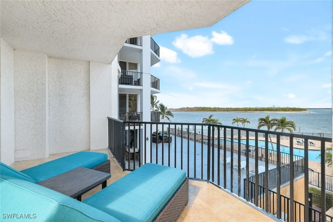 Photo of Unit 206 at 700 La Peninsula Boulevard