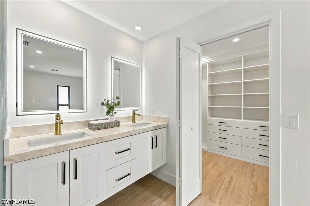 Photo of 2353 Abbey Court