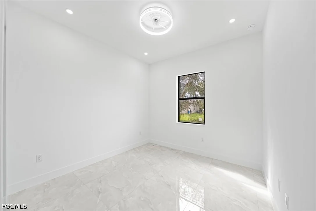 Photo of 442 Redwing Street SW