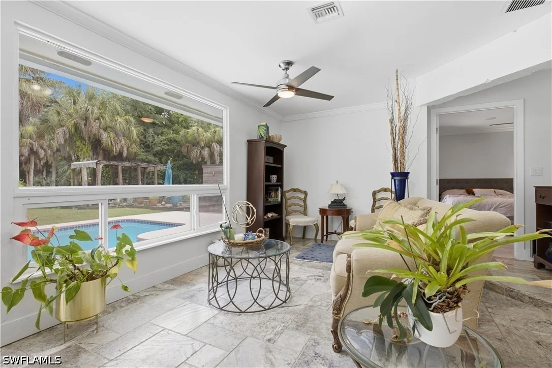 Photo of 150 Logan Boulevard N