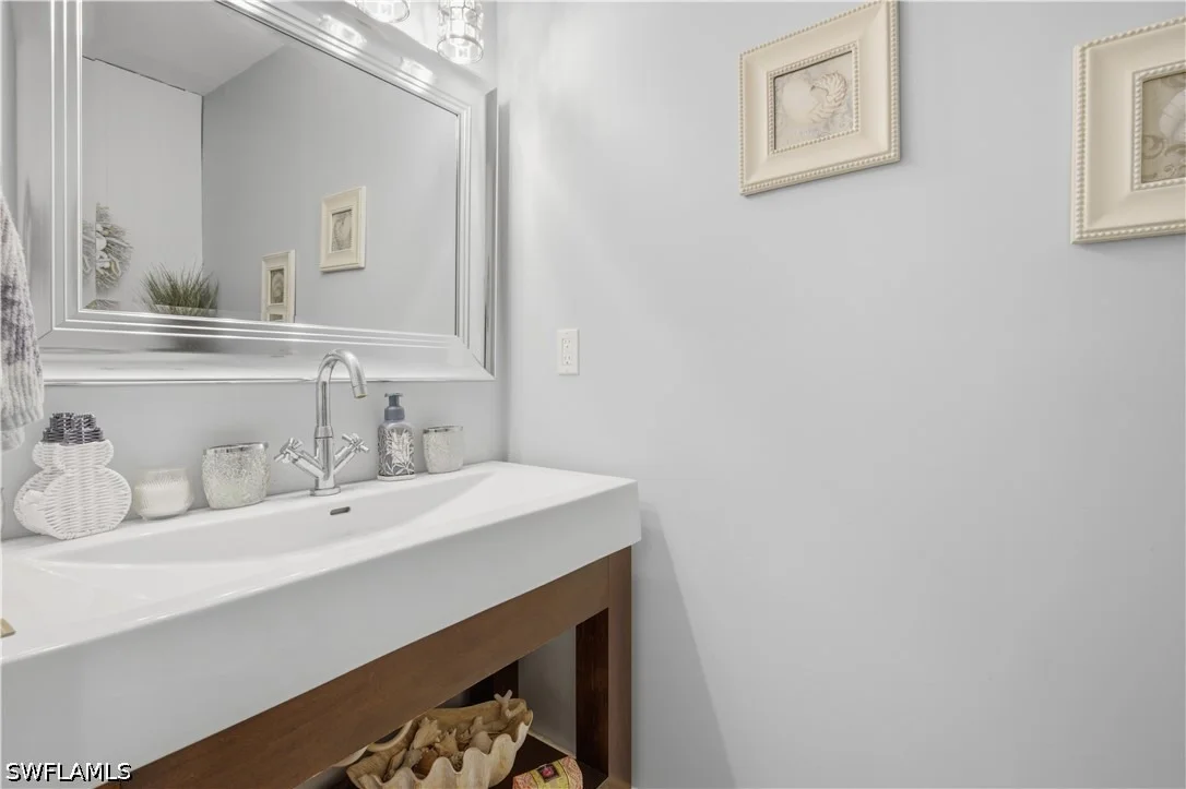 Photo of 150 Logan Boulevard N