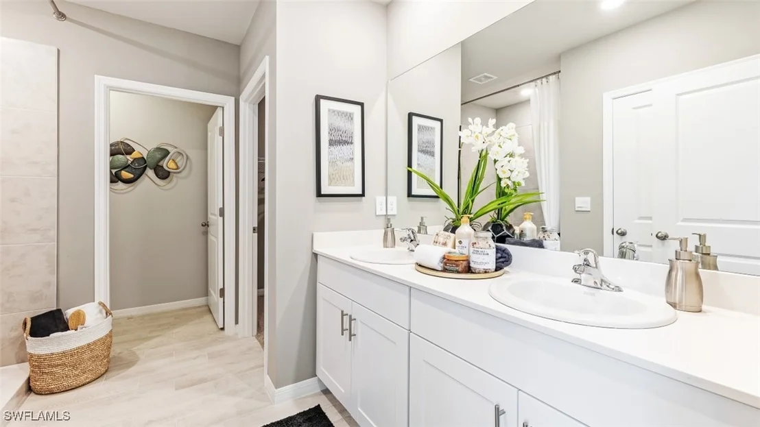 Photo of 17752 SHADE TREE Loop