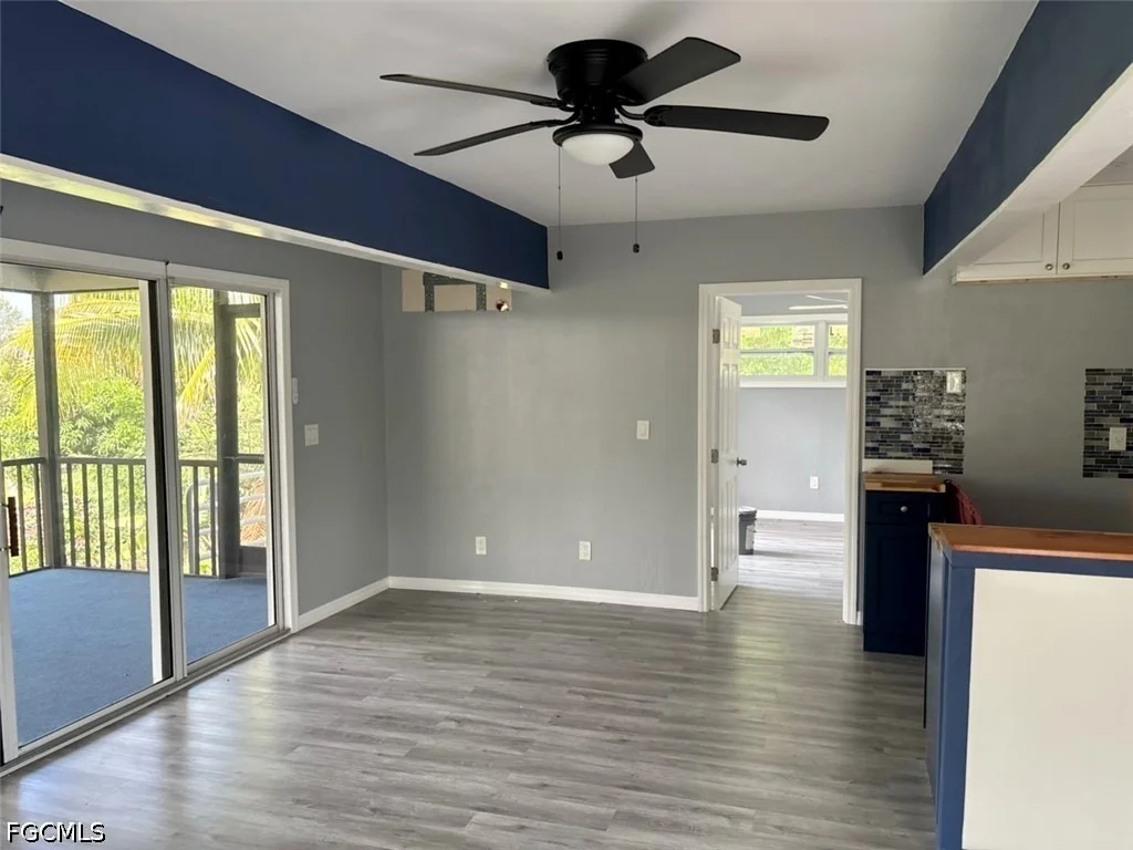 Photo of 10925 Russell Road