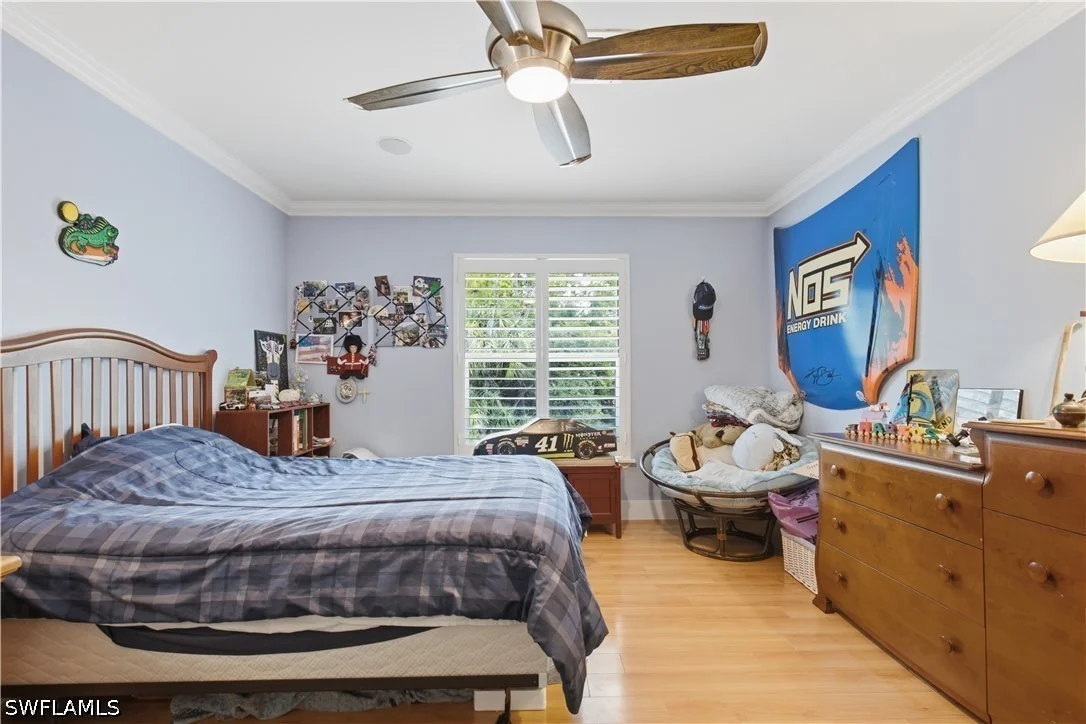 Photo of 150 Logan Boulevard N