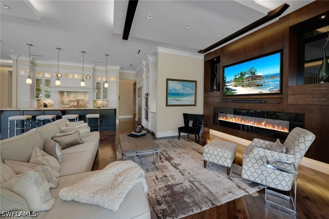 Photo of 384 Edgemere Way E