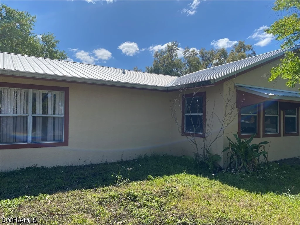 Photo of 4014 N Edgewater Circle