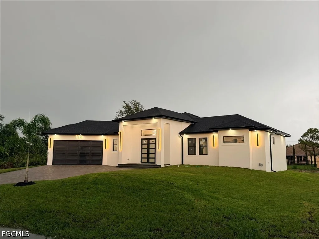 Photo of 808 Maple Avenue N