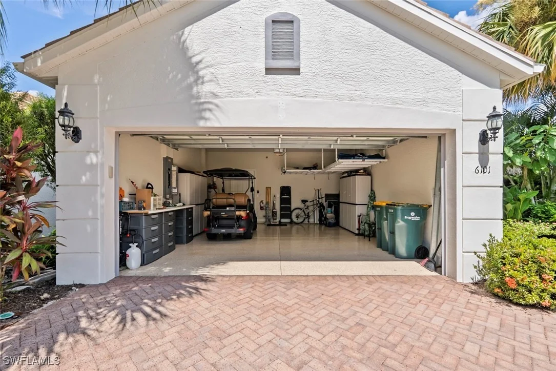 Photo of 6101 Victory Drive