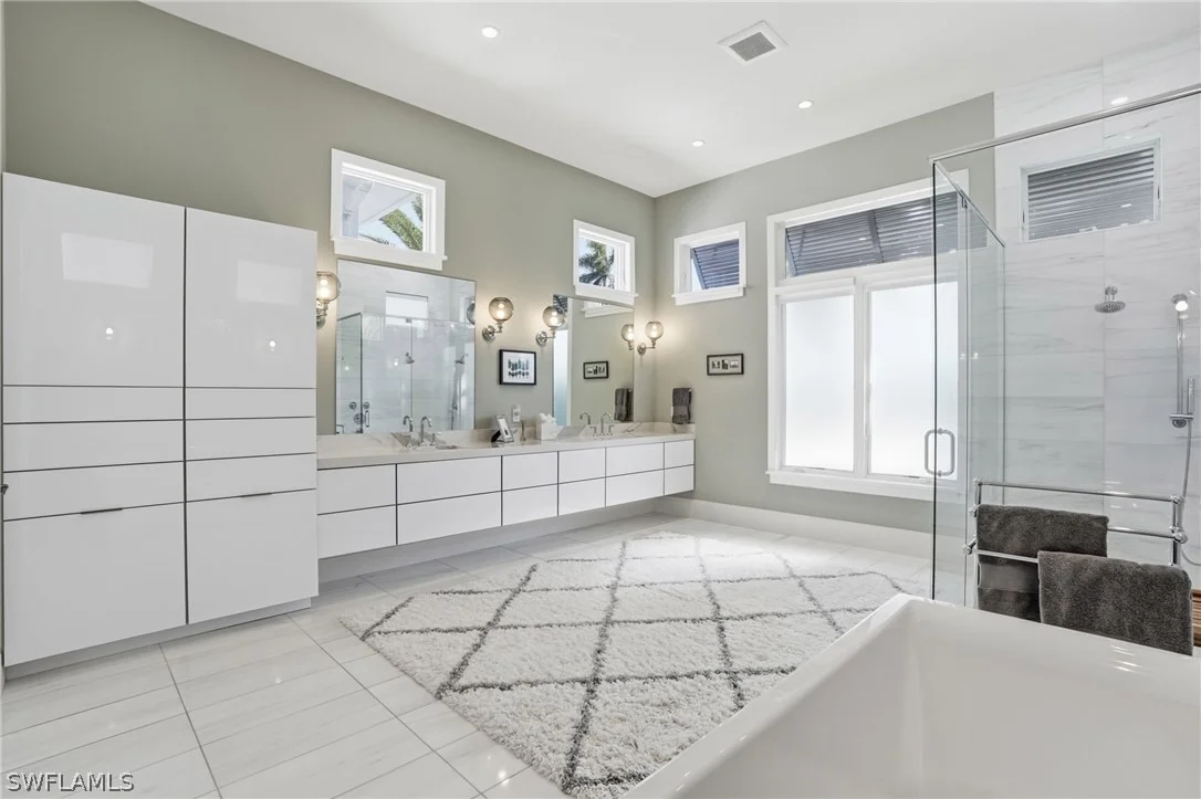 Photo of 725 Harbour Drive