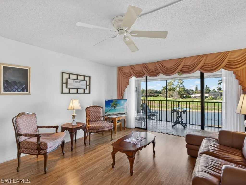 Photo of Unit 206 at 413 Augusta Boulevard