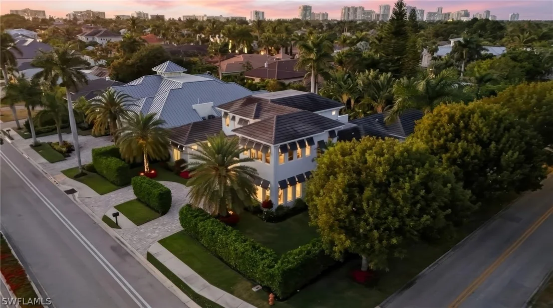 Photo of 725 Harbour Drive