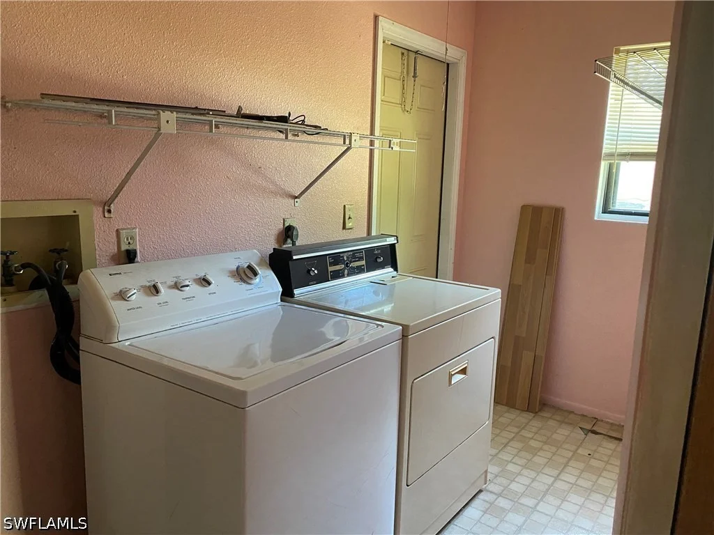 Photo of 4014 N Edgewater Circle