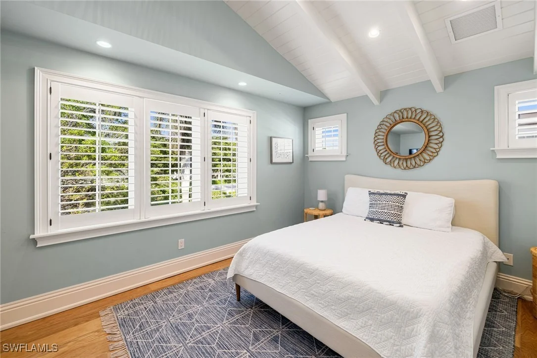 Photo of 572 7th Avenue N