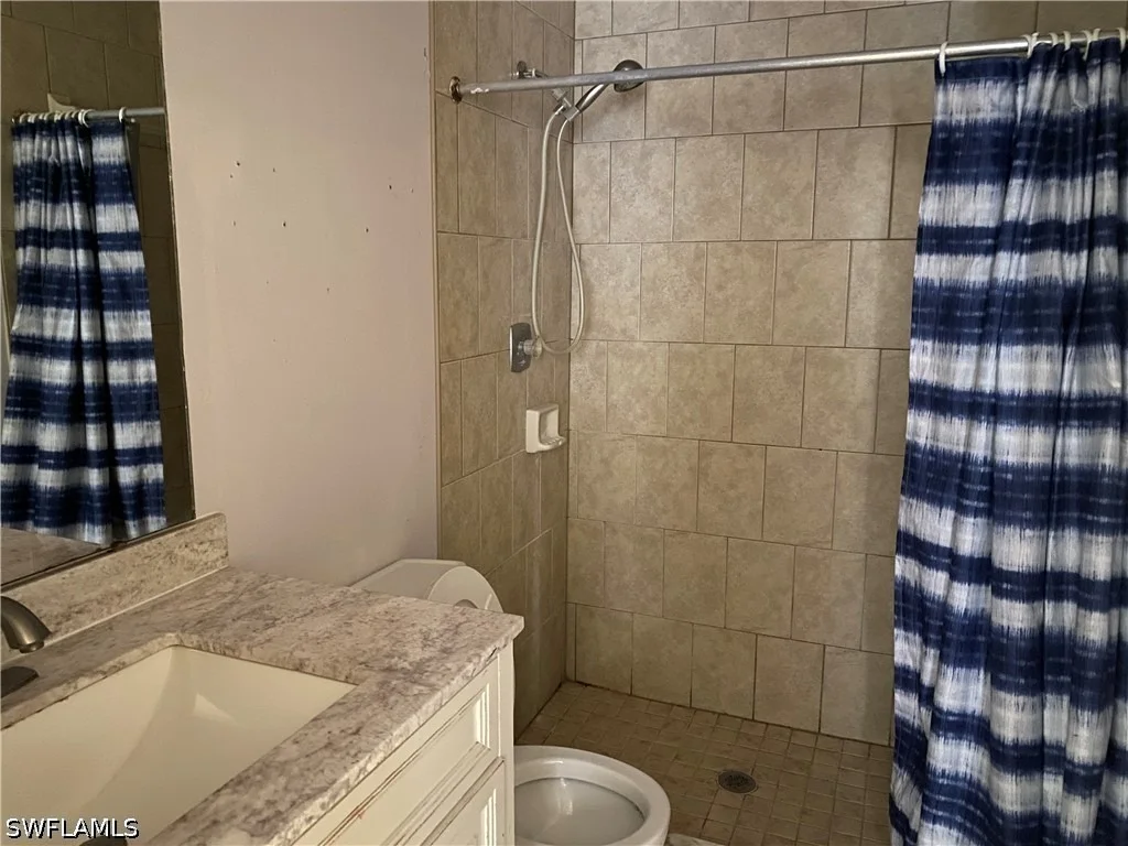 Photo of 4014 N Edgewater Circle