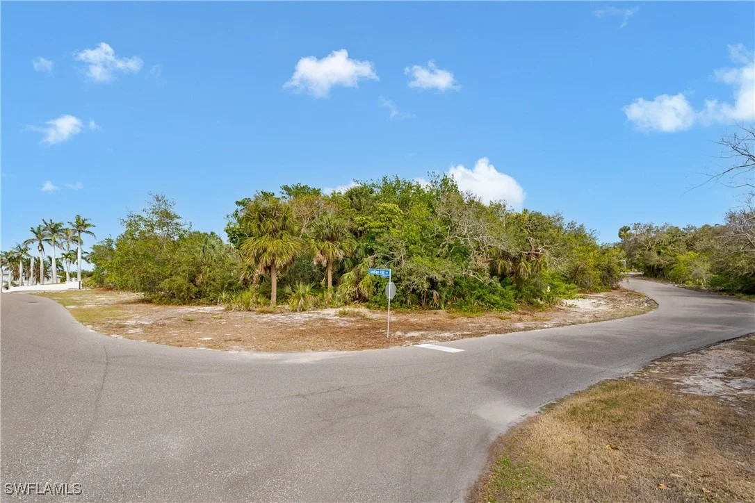 Photo of 889 Scott Drive