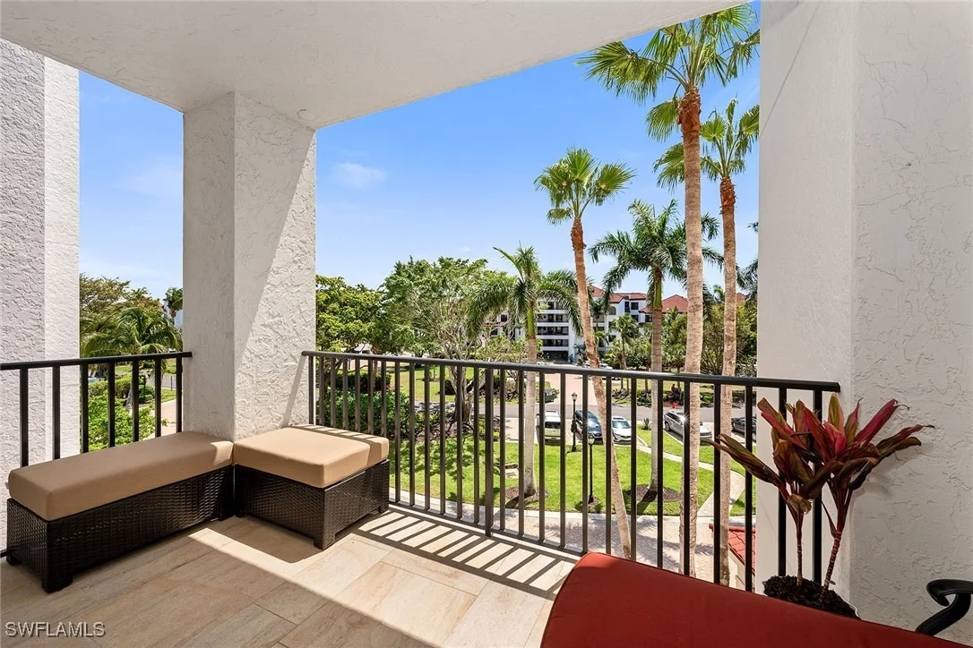 Photo of Unit 306 at 700 La Peninsula Boulevard