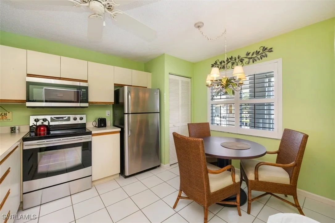 Photo of Unit B306 at 5965 Bloomfield Circle