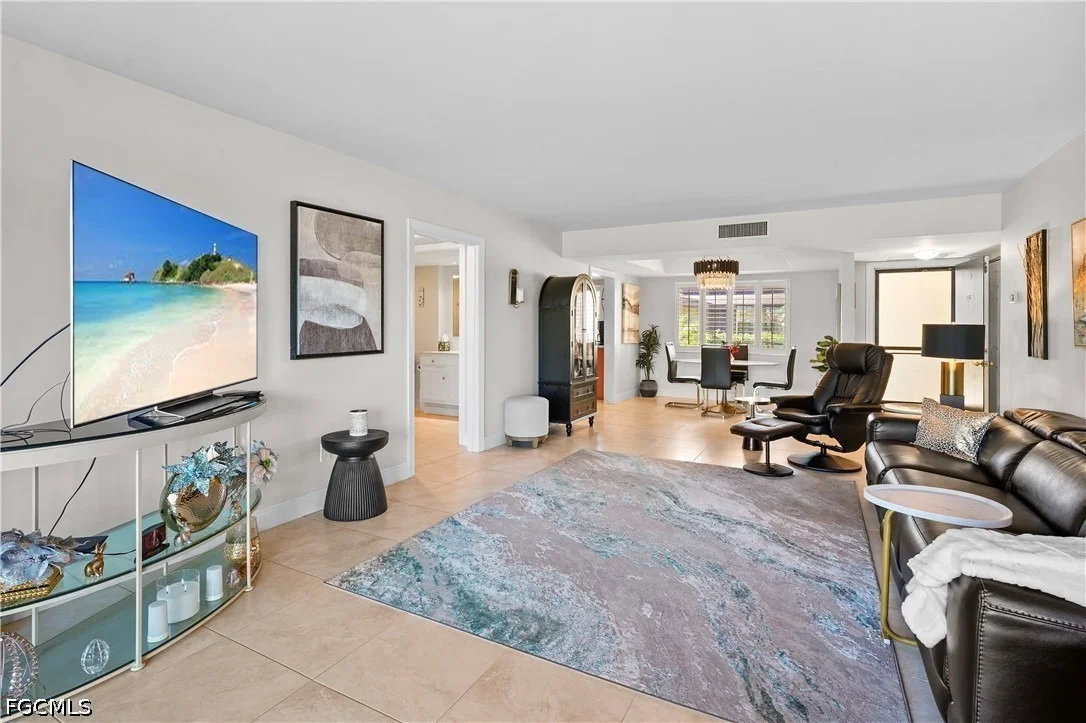 Photo of Unit 105 at 413 Augusta Boulevard
