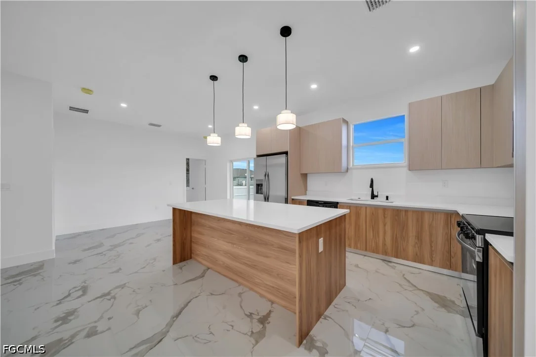 Photo of 435 Petite Avenue