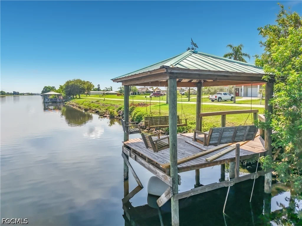 Photo of 2795 River Road