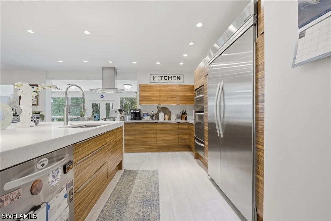 Photo of 150 Logan Boulevard N
